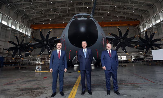 'Uçan kale'nin kokpitinde üç bakan