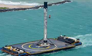 SpaceX'in tarihi fırlatışı gerçekleştiren yeniden kullanılabilir roketi karaya ulaştı