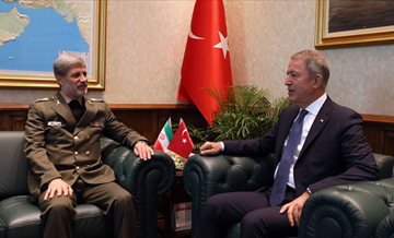 Bakan Akar İran Savunma Bakanı ile görüştü