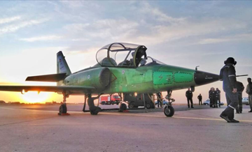 İran 'yerli üretim' askeri eğitim uçağını tanıttı