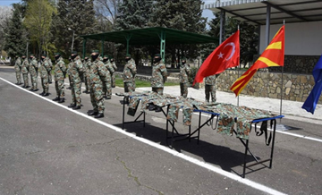 MSB, Kuzey Makedonya ordusuna tanıtım amaçlı 7 bin 400 üniforma ve tank çekicisi teslim etti