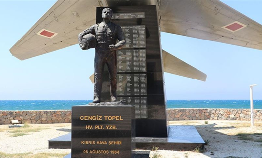 Şehit Pilot Yüzbaşı Cengiz Topel'in hatıraları KKTC'deki anıtında yaşatılıyor